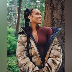 NWT very oversized Athletes Alicia Keyes gold puffy